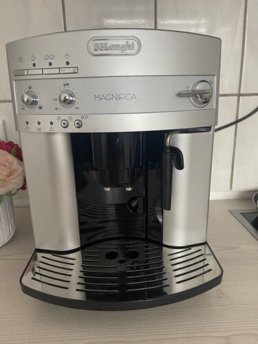 Delonghi Esam3200.s Vollautomatische Kaffeemaschine, Silber